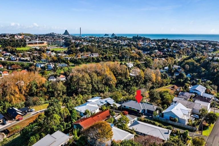 Photo of property in 4 Dale Street, Lower Vogeltown, New Plymouth, 4310