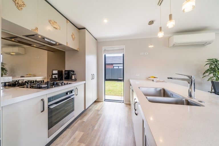 Photo of property in 3 Te Kaeaea Crescent, Wallaceville, Upper Hutt, 5018