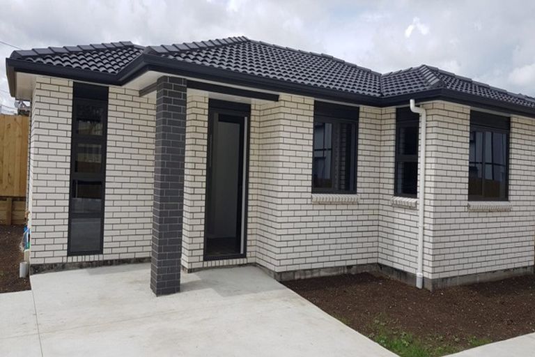 Photo of property in 71 Kenderdine Road, Papatoetoe, Auckland, 2025