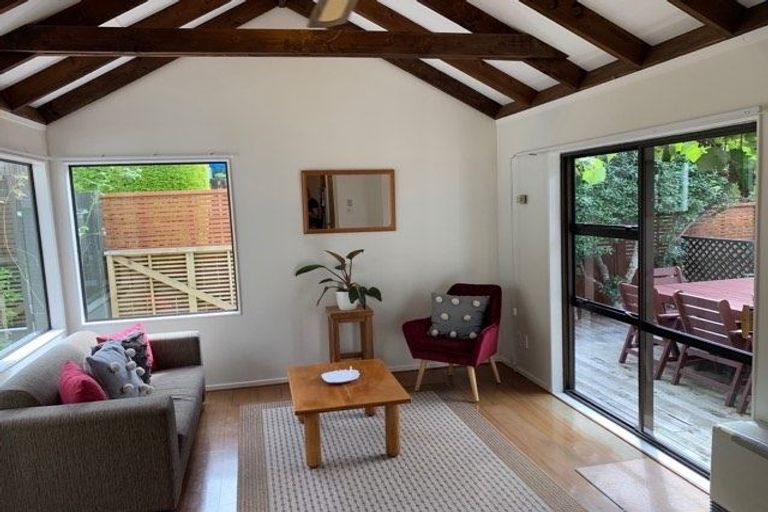 Photo of property in 38 Peterhouse Street, Tawa, Wellington, 5028