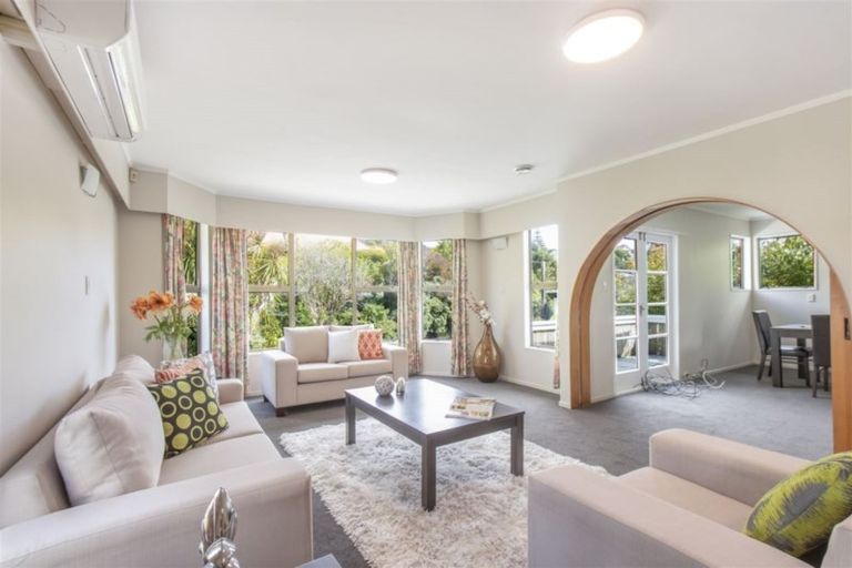 Photo of property in 96 Churton Drive, Churton Park, Wellington, 6037