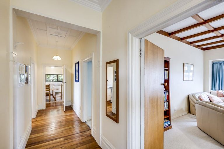 Photo of property in 13 Roslyn Road, Bluff Hill, Napier, 4110