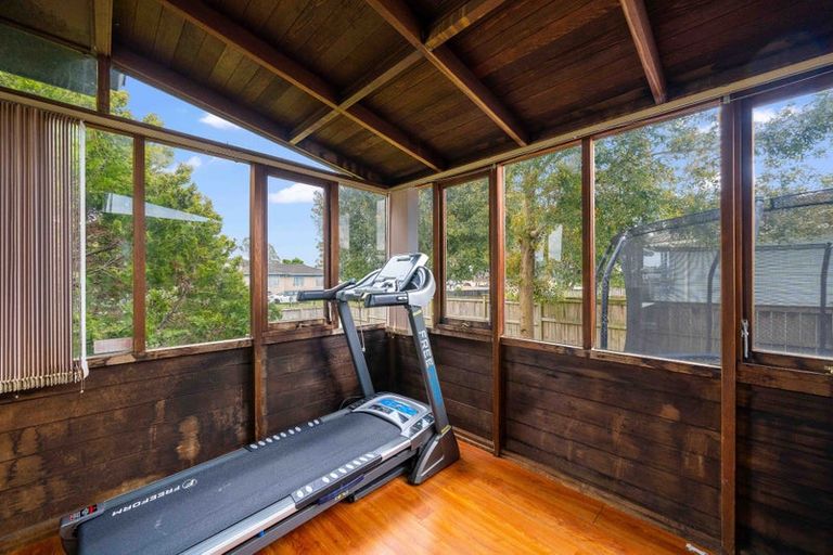 Photo of property in 16 Neems Place, Manurewa, Auckland, 2102