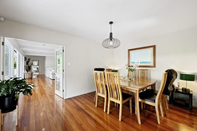 Photo of property in 5 Glentui Grove, Khandallah, Wellington, 6035