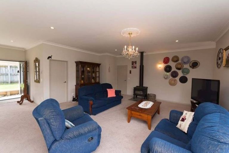 Photo of property in 65d View Road, Henderson, Auckland, 0612