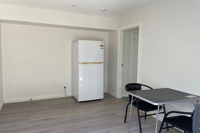 Photo of property in 9 Para Close, Fairview Heights, Auckland, 0632