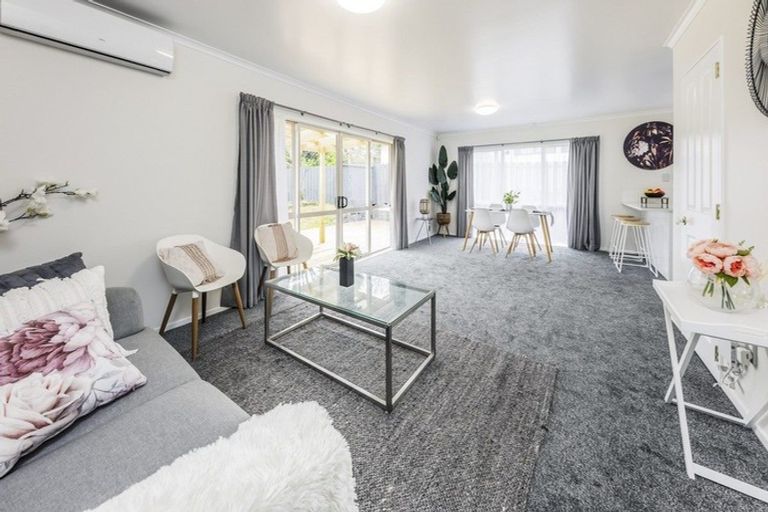 Photo of property in 5 Reyland Close, Weymouth, Auckland, 2103