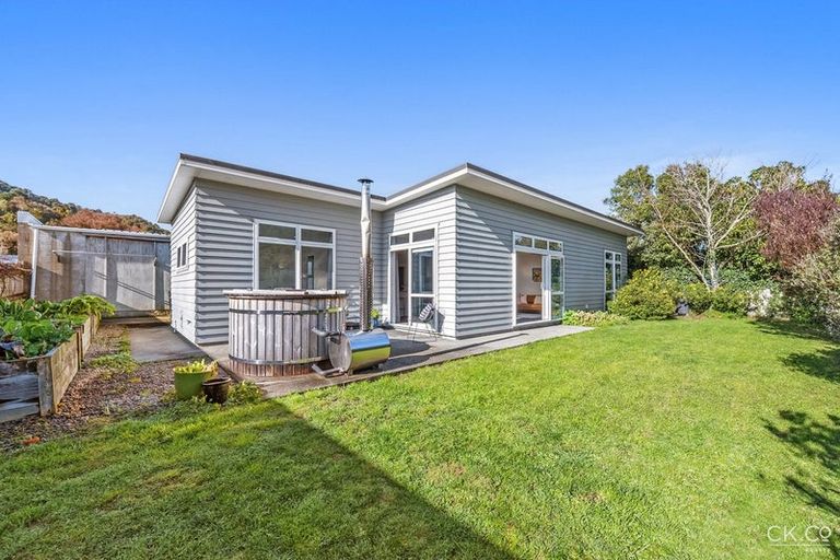 Photo of property in 90b Stokes Valley Road, Stokes Valley, Lower Hutt, 5019