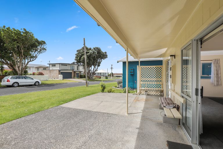 Photo of property in 27 Ocean View Road, Waihi Beach, 3611