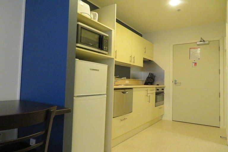 Photo of property in Terrace Heights Apartments, 2/163p The Terrace, Wellington Central, Wellington, 6011