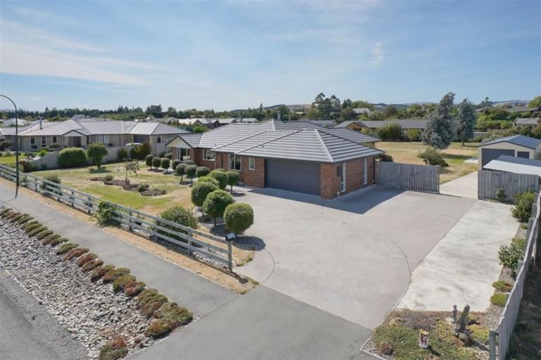 Photo of property in 17 Riverside Way, Amberley, 7410