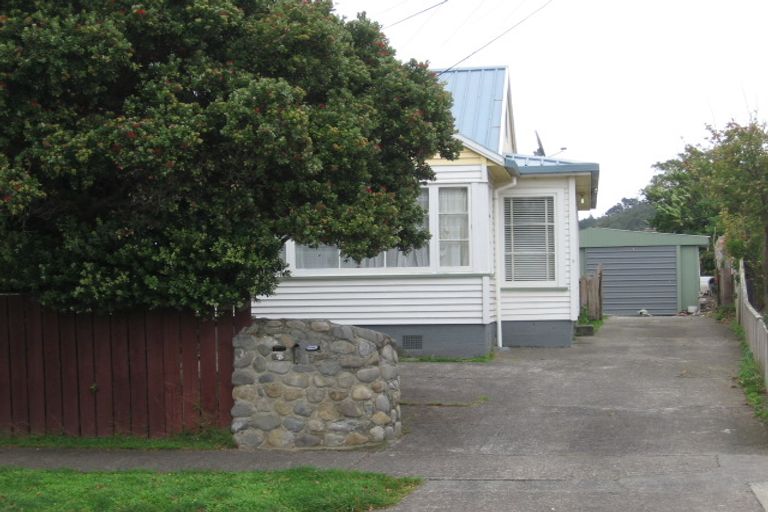 Photo of property in 5 Compton Crescent, Taita, Lower Hutt, 5011