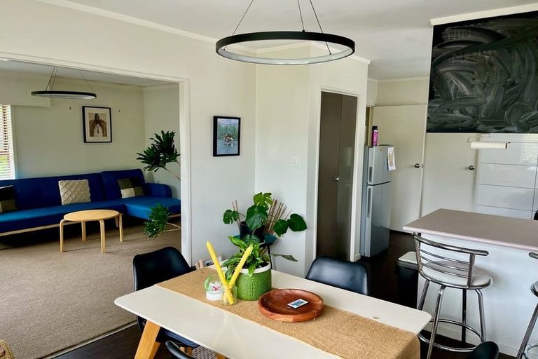 Photo of property in 27 Wainui Avenue, Point Chevalier, Auckland, 1022