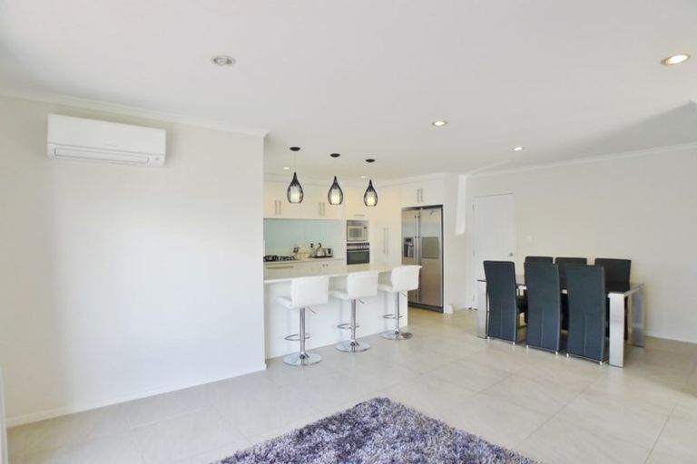 Photo of property in 4 Iwinuku Crescent, Wattle Downs, Auckland, 2103