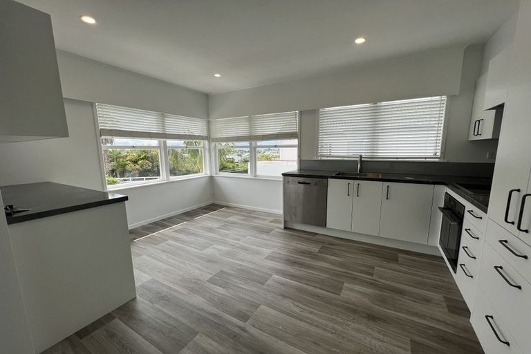 Photo of property in 5/2 Argyle Terrace, Milford, Auckland, 0620