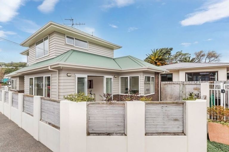 Photo of property in 53 Oxford Street, Tawa, Wellington, 5028