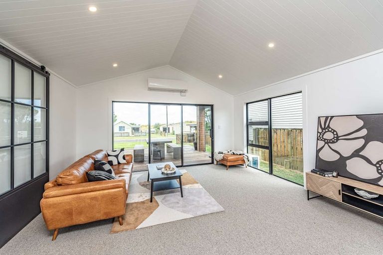 Photo of property in 16 Coleman Avenue, Waverley, 4591