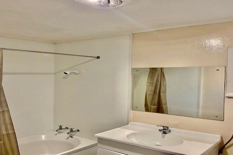 Photo of property in 132 Russell Road, Manurewa, Auckland, 2102