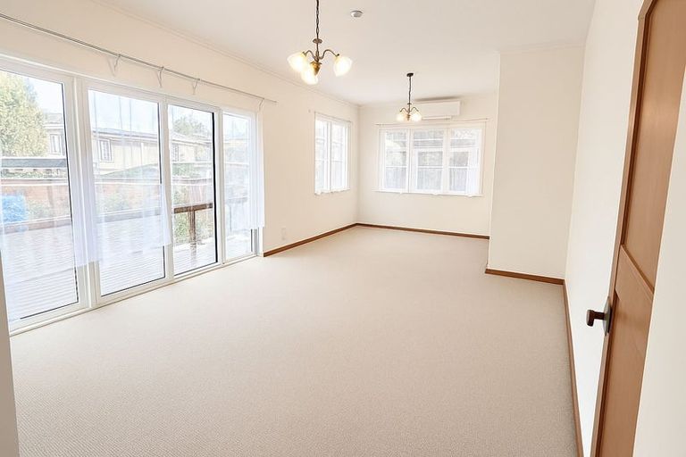 Photo of property in 2/3170 Great North Road, New Lynn, Auckland, 0600