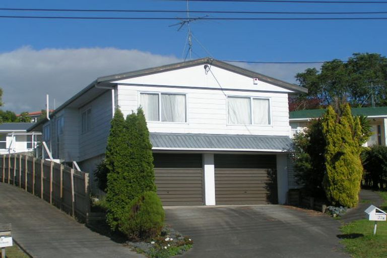 Photo of property in 2/22 Becroft Drive, Forrest Hill, Auckland, 0620