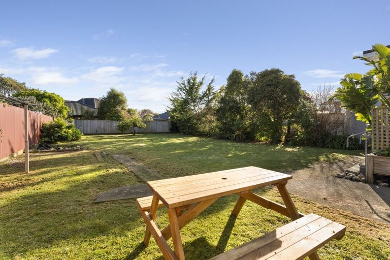 Photo of property in 6 Kaitawa Crescent, Paraparaumu, 5032