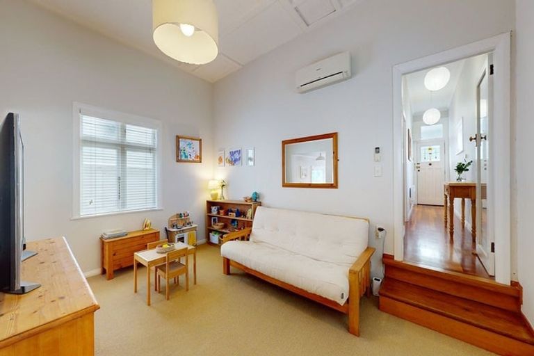 Photo of property in 9 Herald Terrace, Berhampore, Wellington, 6023