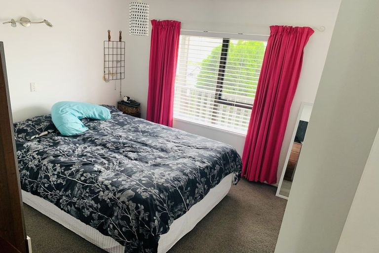 Photo of property in 154 Mark Avenue, Grenada Village, Wellington, 6037