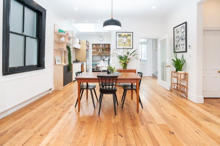 Photo of property in 16 Hawker Street, Mount Victoria, Wellington, 6011