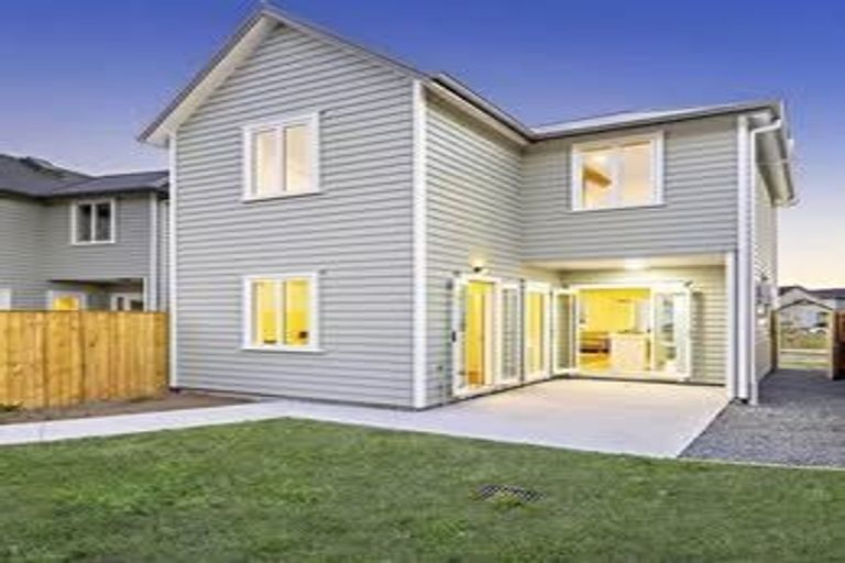 Photo of property in 10 Warbler Crescent, Papakura, 2110
