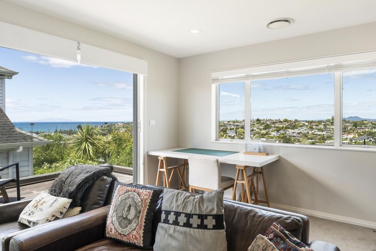 Photo of property in 33 Caldera Drive, Long Bay, Auckland, 0630