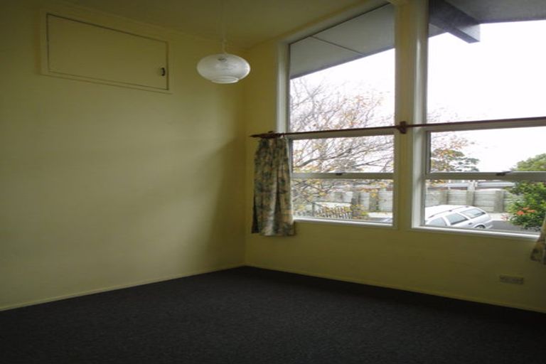 Photo of property in 639a Glenfield Road, Totara Vale, Auckland, 0629