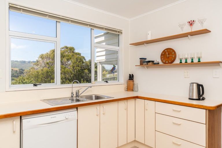 Photo of property in 28 Franklyn Road, Tawa, Wellington, 5028