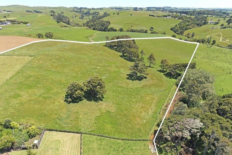 Photo of property in 166 Holmes Road, Waiuku, 2682