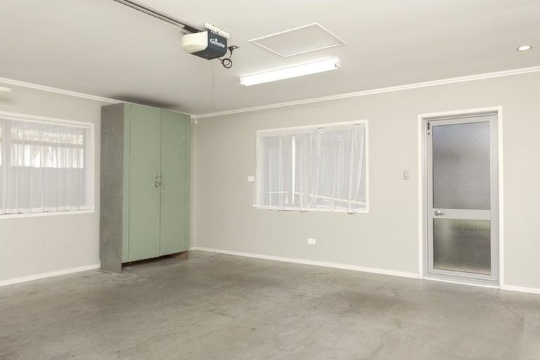 Photo of property in 11a Barron Drive, Green Bay, Auckland, 0604