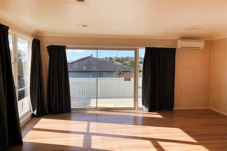 Photo of property in 37 Advene Road, Cockle Bay, Auckland, 2014