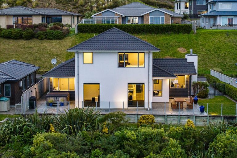 Photo of property in 7 Manapouri Lane, Aotea, Porirua, 5024