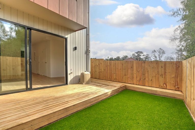 Photo of property in 2/4 Serjeant Street, Henderson, Auckland, 0612