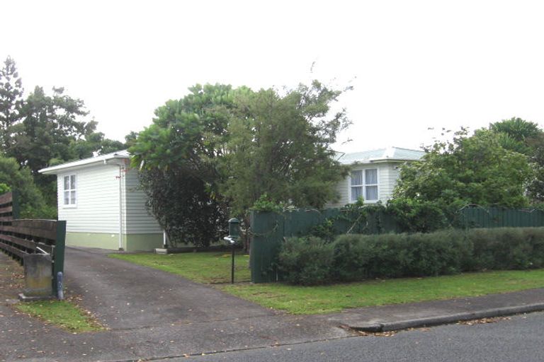 Photo of property in 19 Brennan Avenue, Te Atatu Peninsula, Auckland, 0610