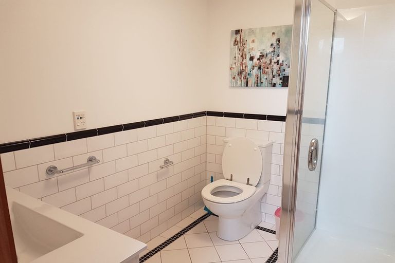 Photo of property in 17 Saint Michaels Crescent, Kelburn, Wellington, 6012