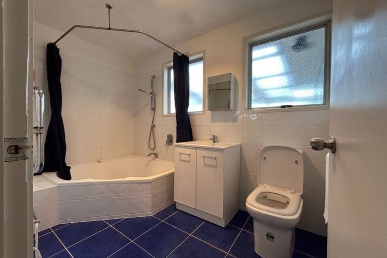 Photo of property in 8 Leatham Crescent, Opaheke, Papakura, 2113