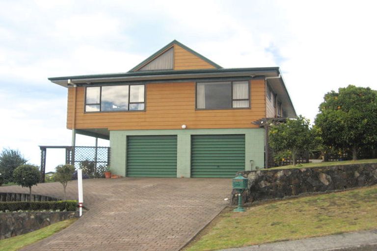 Photo of property in 8 Tairua Heights, Tairua, 3508