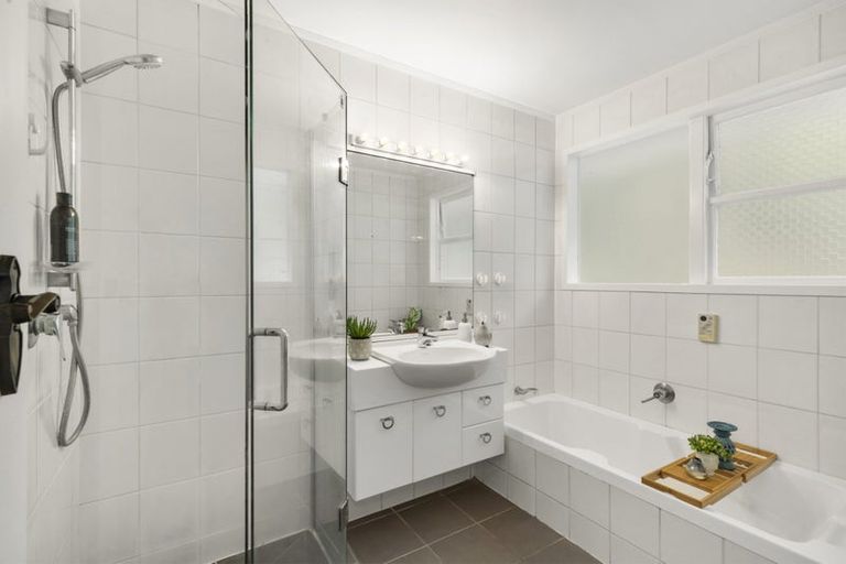 Photo of property in 71 Churton Drive, Churton Park, Wellington, 6037