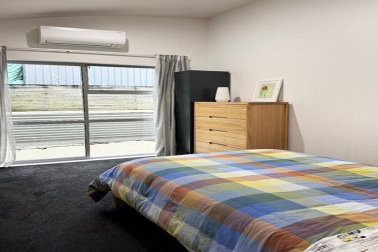 Photo of property in 2/57 Aeroview Drive, Beach Haven, Auckland, 0626