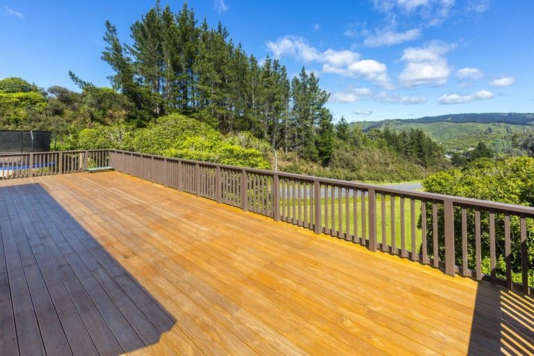 Photo of property in 1 Mckenzie Way, Timberlea, Upper Hutt, 5018