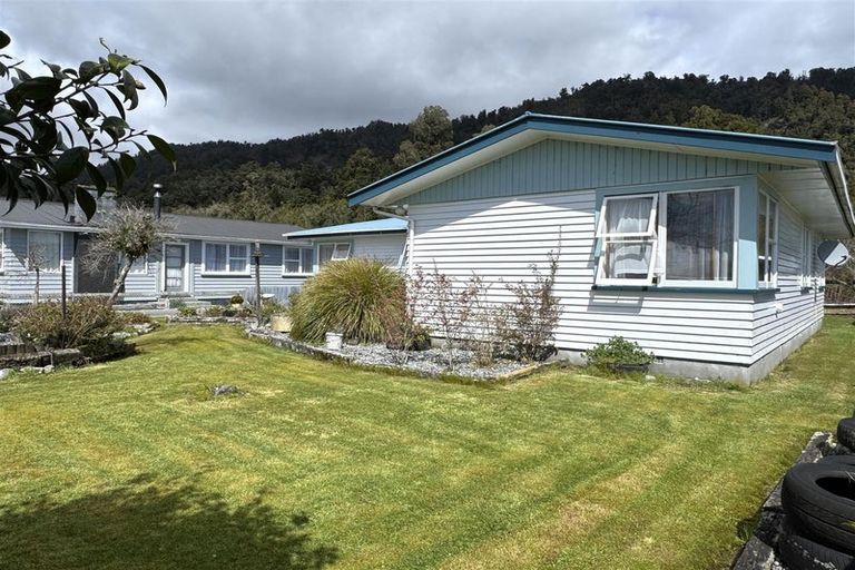 Photo of property in 59 Main Road, Harihari, 7884