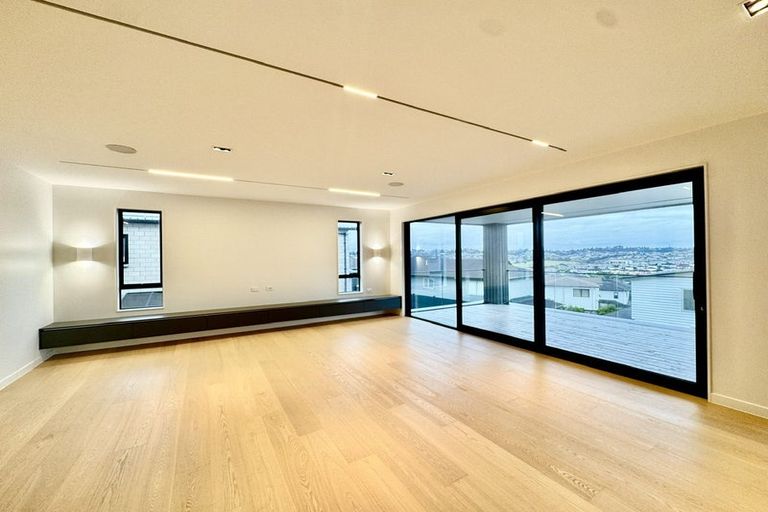 Photo of property in 23 Kerekin Drive, Oteha, Auckland, 0632