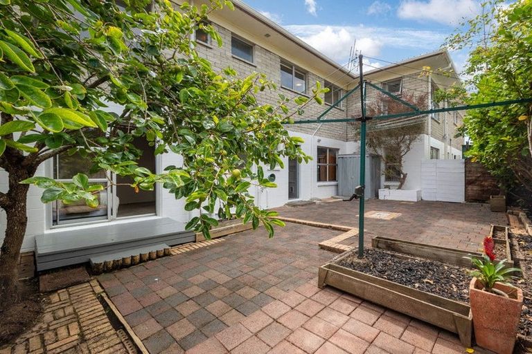 Photo of property in 2/41 Jutland Road, Hauraki, Auckland, 0622