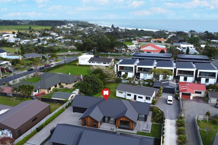 Photo of property in 11 Donnelly Street, Oakura, 4314