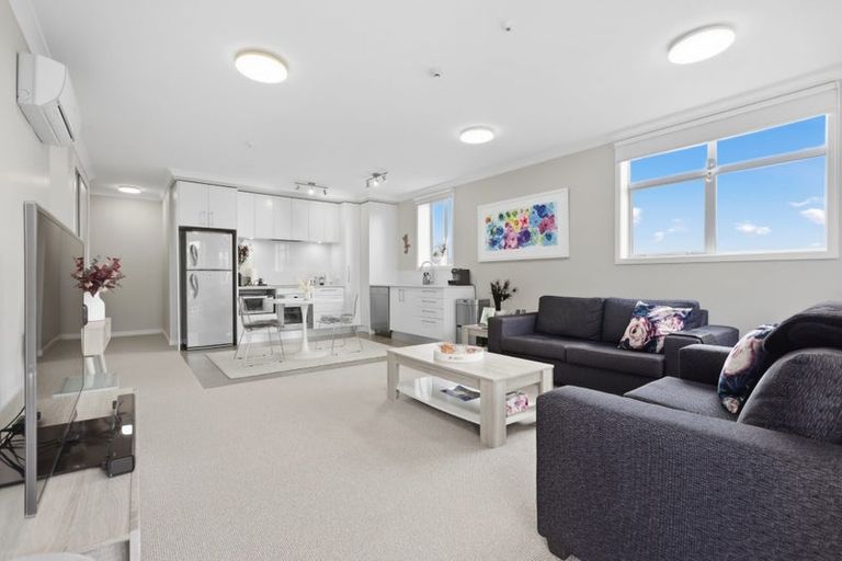 Photo of property in 76 Rewa Rewa Lane, Orewa, 0931