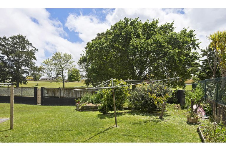 Photo of property in 9 Gregg Place, Sunnyvale, Auckland, 0612